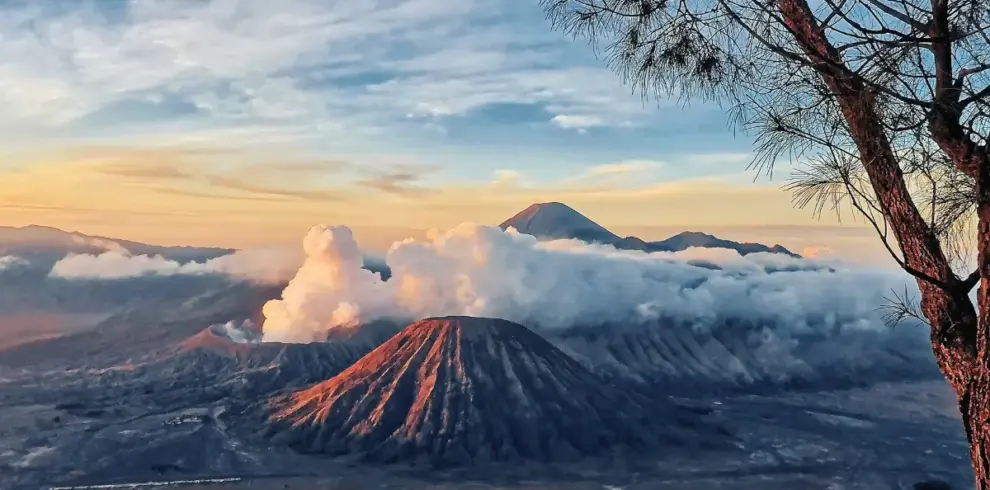 HIKING – GUNUNG BROMO & SAVANA 1