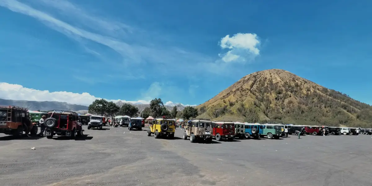 HIKING – GUNUNG BROMO & SAVANA 3